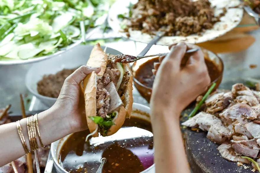 越南麵包店驚傳集體食物中毒　近500人上吐下瀉送醫「3人命危」