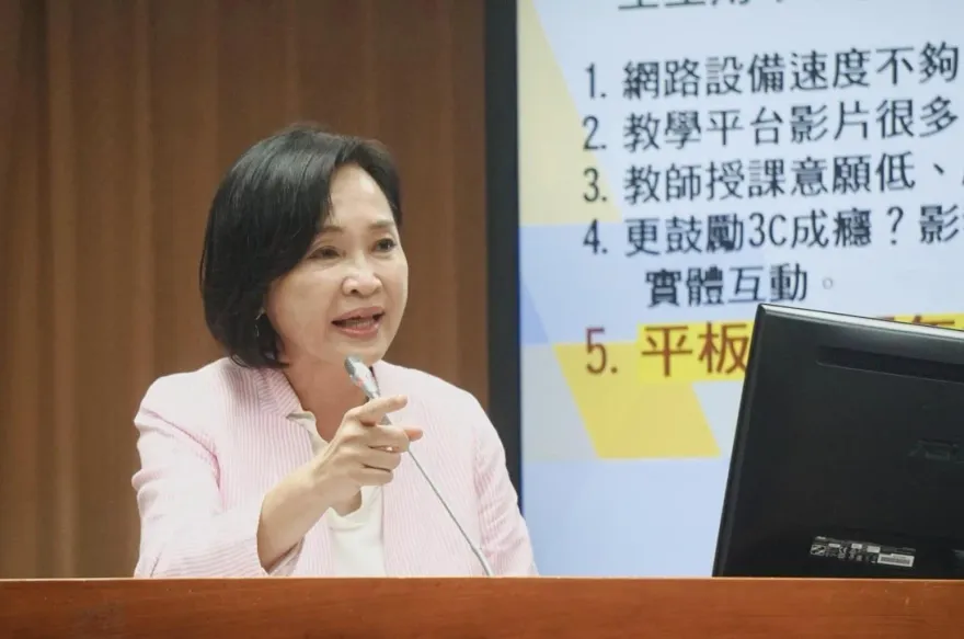 柯志恩世紀同框「綠大咖」太震撼！　全網嗨翻大喊：高雄市長交接儀式