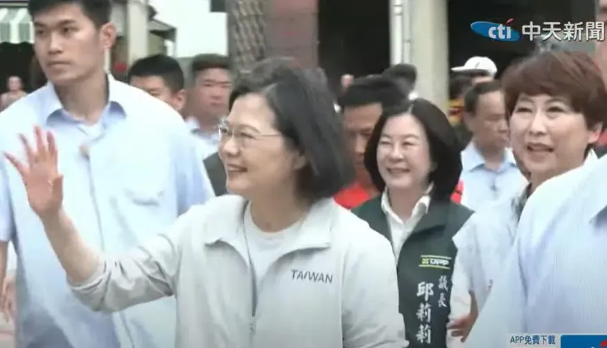 連拜台南3廟發表「畢業感言」　蔡英文自認8年國防改革最亮眼