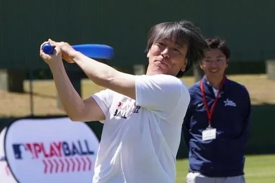 影/ 為家鄉震災孩子拚老命　松井秀喜「打到第26球」終於再開轟