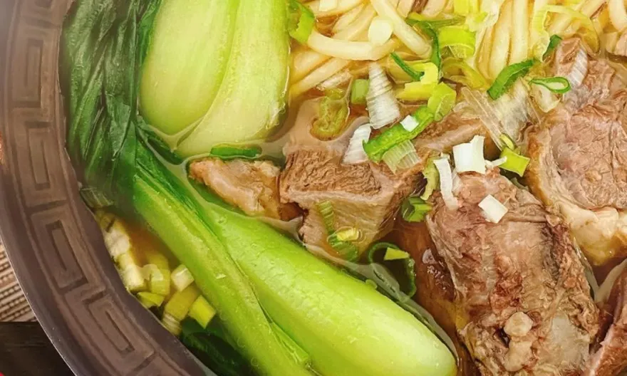 限時3天！牛肉麵名店「請媽媽吃麵」　9旬母加碼4小菜