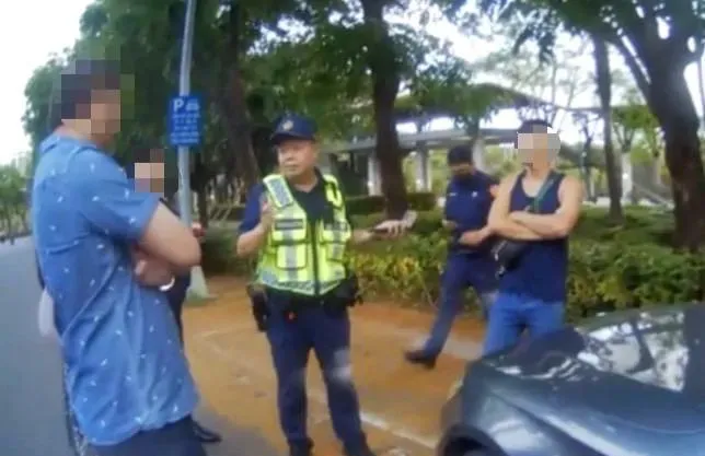 影/講不聽！高雄男「人肉佔車位」　還要告對方駕駛恐嚇
