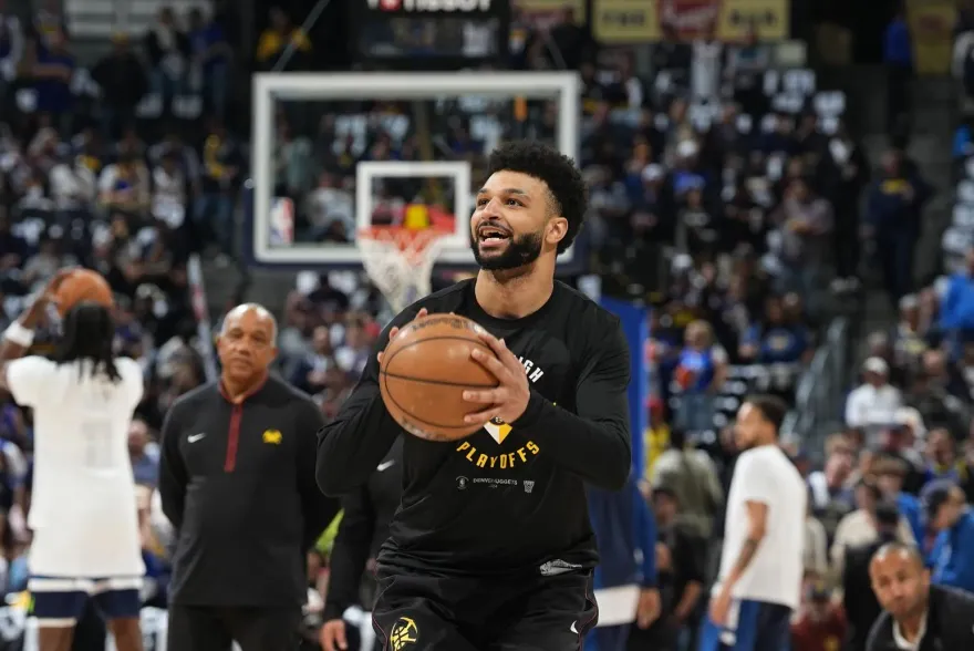 影/朝場內丟東西！金塊主控差點害裁判跌跤　NBA祭3百萬元罰單