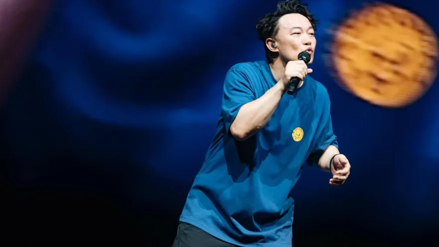 陳奕迅演唱會爆意外！邊唱邊露出痛苦表情　道歉：身體可能沒辦法