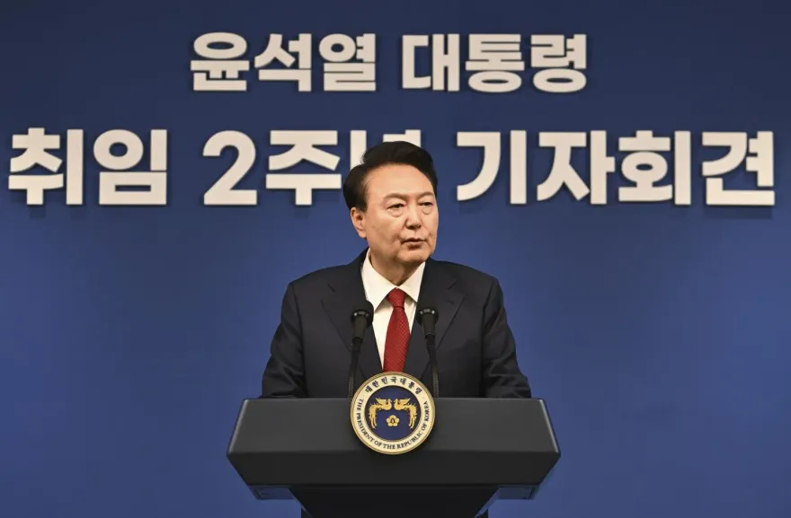 第一夫人收受名牌包　尹錫悅就職兩周年記者會上向國民道歉
