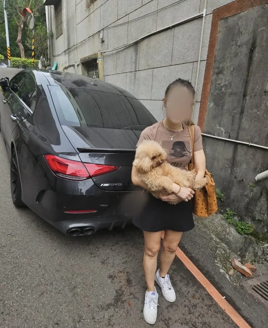 影/北區最美大藥頭開豪車派毒遭逮　警搜出2公斤海洛英百萬現金