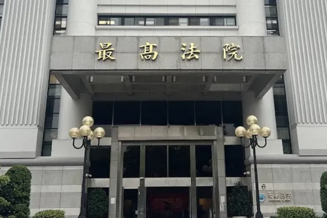 狠母「吹風機燙頭、推撞牆」虐死1歲女兒　法官重判11年6月