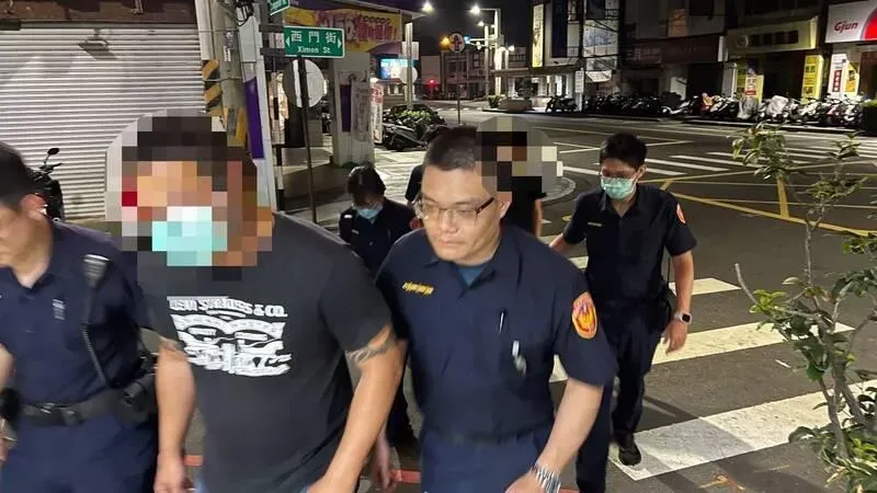 快訊/抓到了！嘉義暗夜停車糾紛、街頭械鬥喋血　警循線逮獲11人送辦