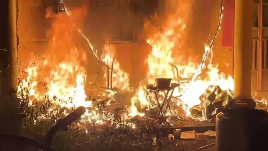 影/只點一根小蠟燭照明！彰化獨居男「平房燒光光」　爆炸聲嚇壞鄰居