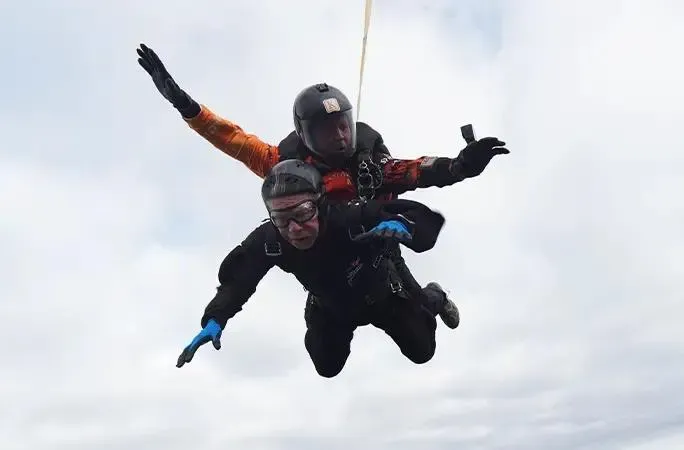 106歲人瑞二度挑戰高空跳傘　成功奪回金氏世界紀錄保持人頭銜