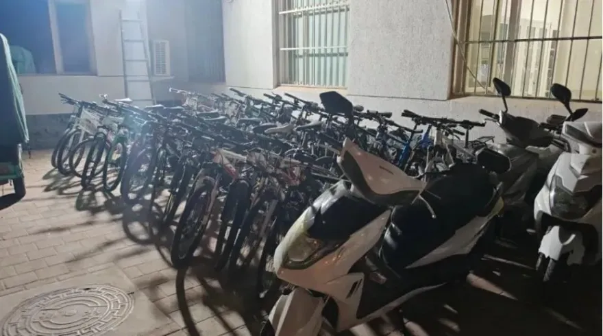就愛「兩輪車」！他「4個月狂偷43輛」　警上門炫耀「放院子欣賞用」