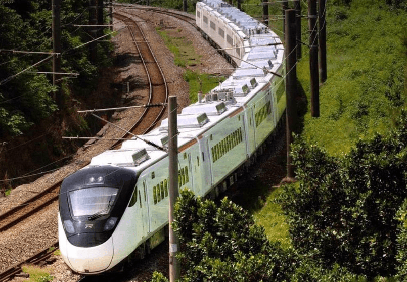 台鐵南勢站行人入侵！新自強號煞車不及撞上　列車延誤