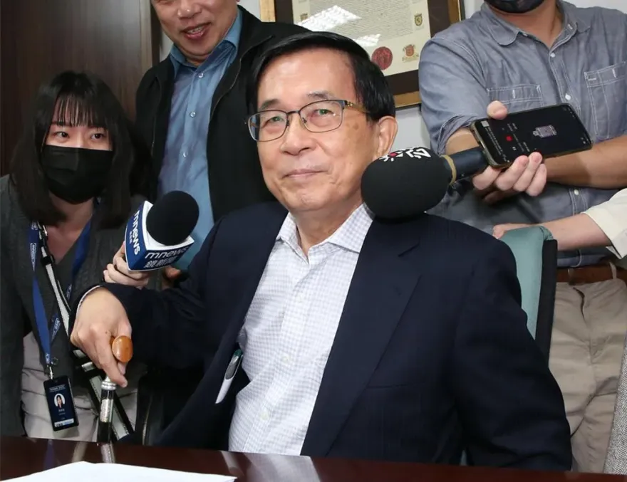 將獲特赦好心情不演了？陳水扁曬「阿扁版浩克」早安圖　分享翁立友名曲吐心聲