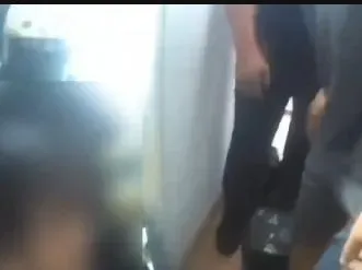 影/我要見前妻！文山男持刀亂揮嚇壞老父　警消破門「噠噠噠」電擊槍制伏