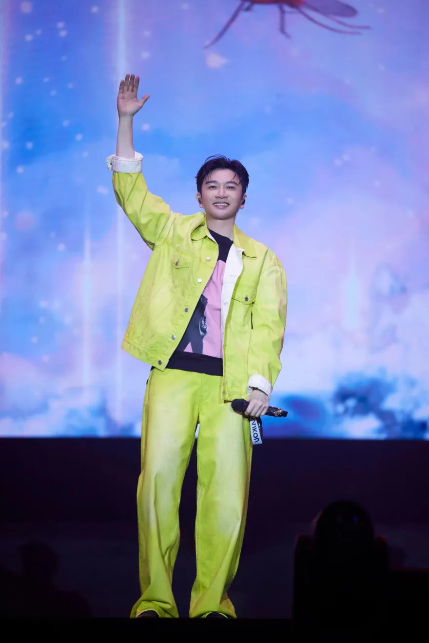 蘇有朋展開首場大型巡演　蘇見信扮黑天鵝揭高中追女趣事