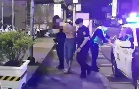 快訊/有嗑藥？三重狂男夜半硬搶物流車亂衝　撞家具行、5車遭殃後棄車逃逸遭逮