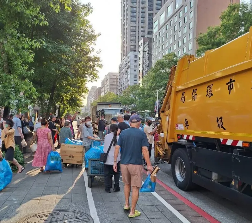 不用擔心追不到！垃圾車「定時定點收運」擴大增辦　全台增48路線