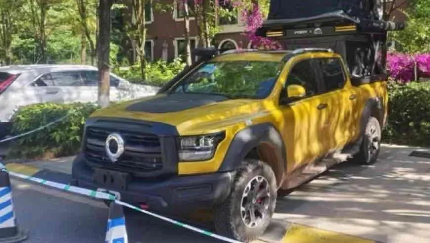 致命改裝！百萬新皮卡車主被車頂帳篷卡脖身亡　救援時遙控鑰匙失靈