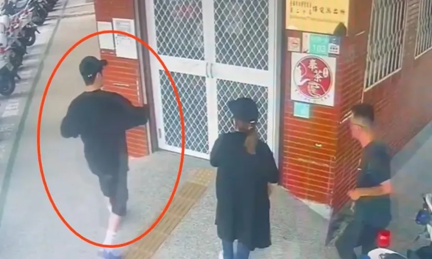 影/鹿希派「鐵片插掌」濺血！警協助送醫縫5針　他笑說：新鞋沾血讓人難過