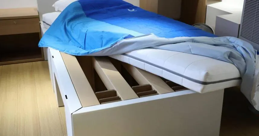 巴黎奧運寢具遭質疑「又要禁止色色」！選手村駁斥：30萬枚保險套準備好了