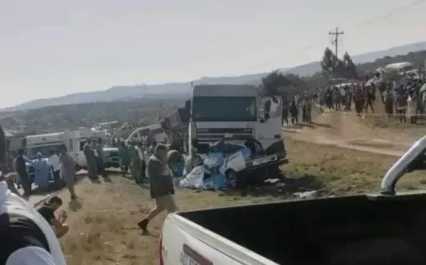 快訊/國道嚴重車禍！大卡車駕駛逆向狂飆撞死18名孩童　老師與校車司機也喪命