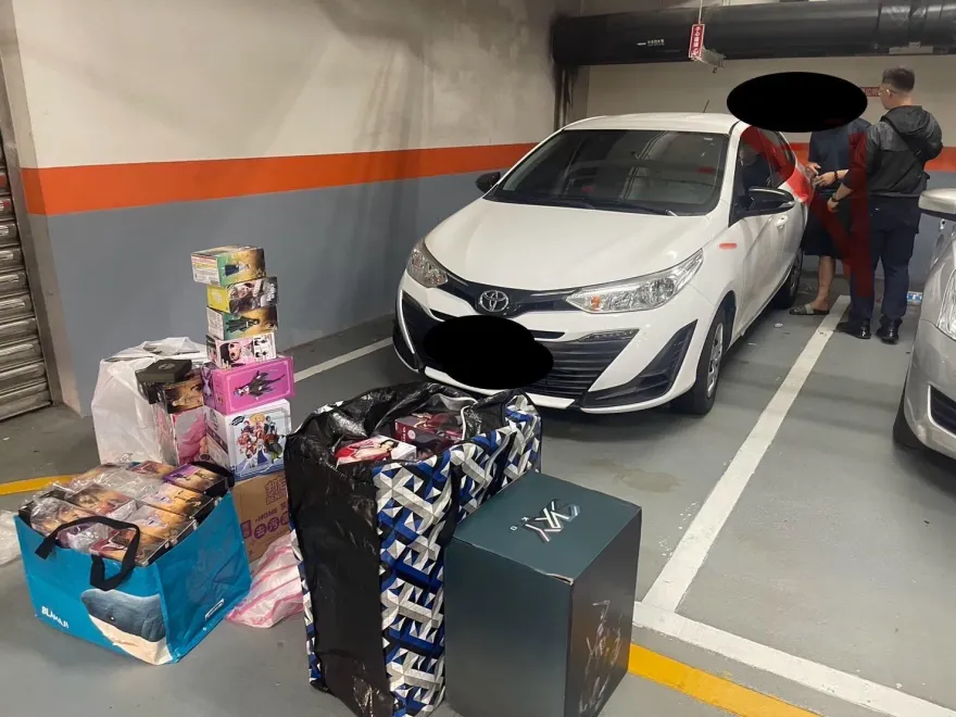 影/光天化日搜刮一空！小偷「抓娃娃機店」下手88隻公仔　被捕身上還攜毒