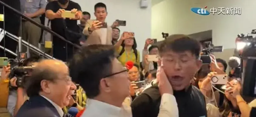 直擊/國會改革法案審議爆衝突！郭國文打他一巴掌直呼：口水那麼多