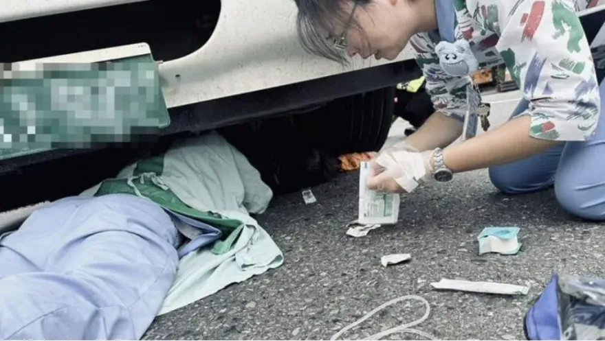 暖心！護理師趴進車底...只為了幫傷患打點滴　萬人點讚直呼「有你們真好」
