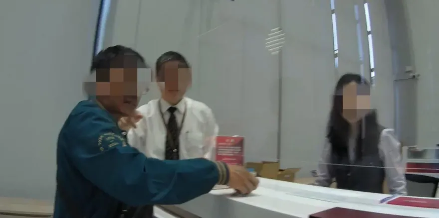 被美女小助理「撩暈」！39歲痴情男急奔銀行匯20萬　警方一出現夢碎