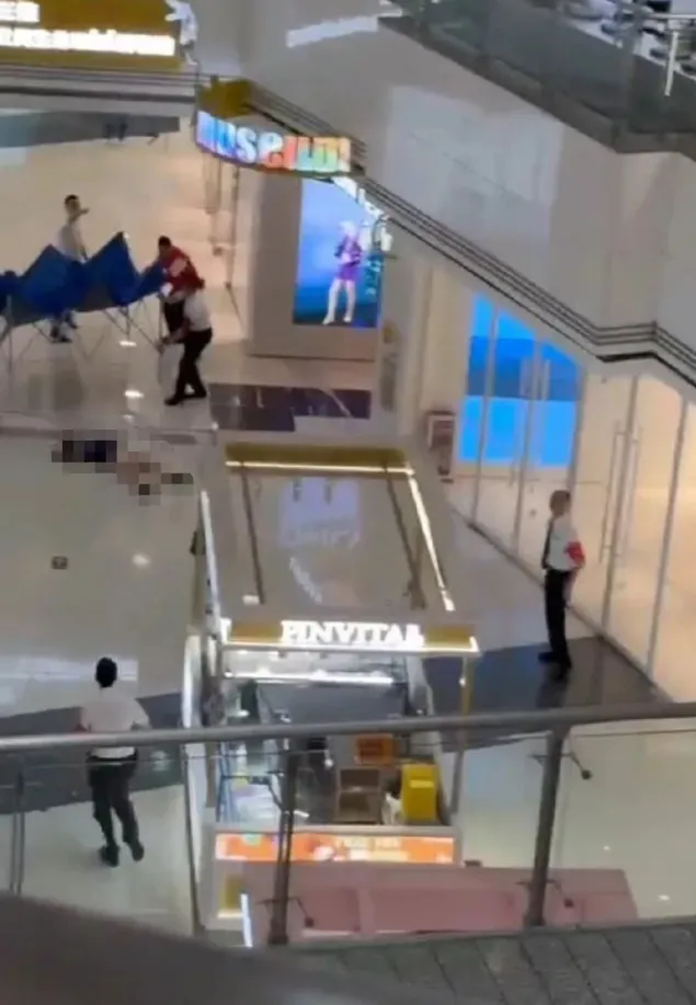 影/不等救援...人就下去了！正妹商場墜樓輕生亡　傳遭渣男全家長期霸凌
