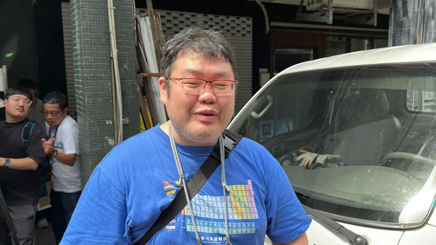 快訊/四叉貓到場！「申請路權」烙人集結「徐巧芯家門口」粉絲搶拍照