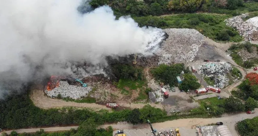 南投垃圾場大火狂燒5hrs...臭味濃煙沖天　環保局：下風處民眾務必關閉門窗