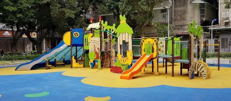 北市公園淪「壞壞聖地」！情侶忘情「上下交疊運動」　男爽揉「UU」嗨玩2次