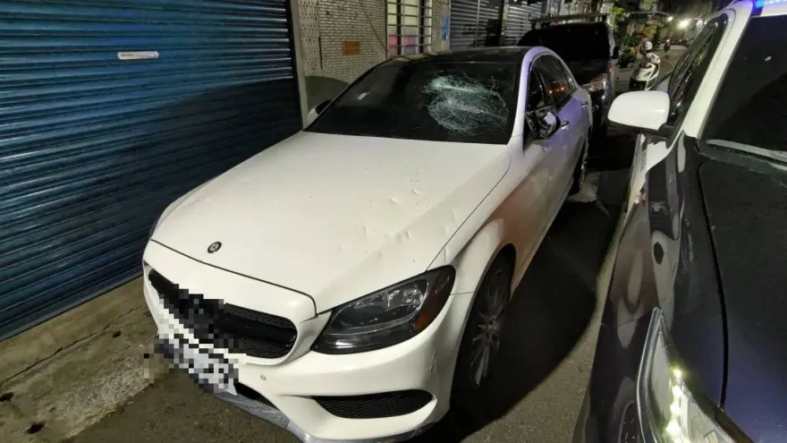快訊/IG互嗆就砸車！右手球棒左手開槍　三重6煞落網、1人在逃