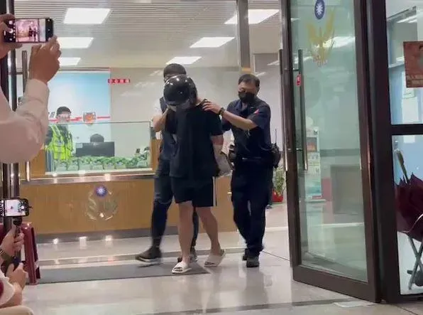 快訊/憲兵情侶檔情殺！勒頸女同袍再枕頭悶死　19歲男羈押禁見