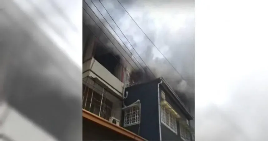 台南加蓋鐵皮屋「神明廳突起火」濃煙狂冒！　屋內6人消防急救援