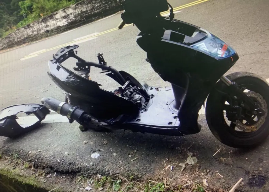 命大！台中21歲猴子赤崁頂跑山「整輛車拋飛」摔進水溝　僅輕傷