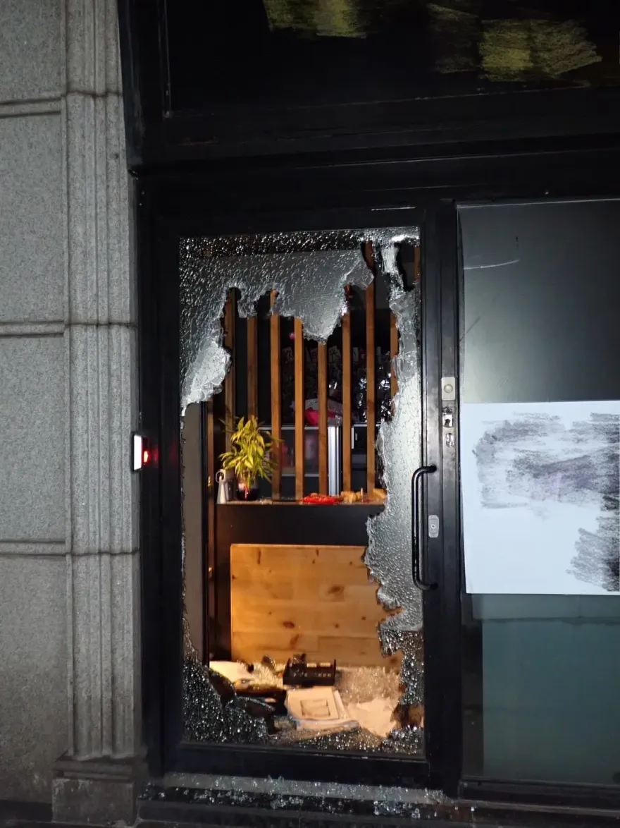 疑因感情糾紛！4惡煞持棍棒砸毀公司玻璃洩恨　新北警90分鐘內火速逮人