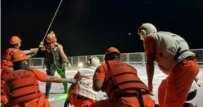 小琉球籍船長割傷腳動脈血流不止　海空聯手火速救援送醫