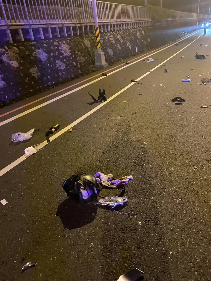 影/死前自撞畫面曝！宜蘭台2線23歲男闖對向撞噴喪命　機車碎片散一地