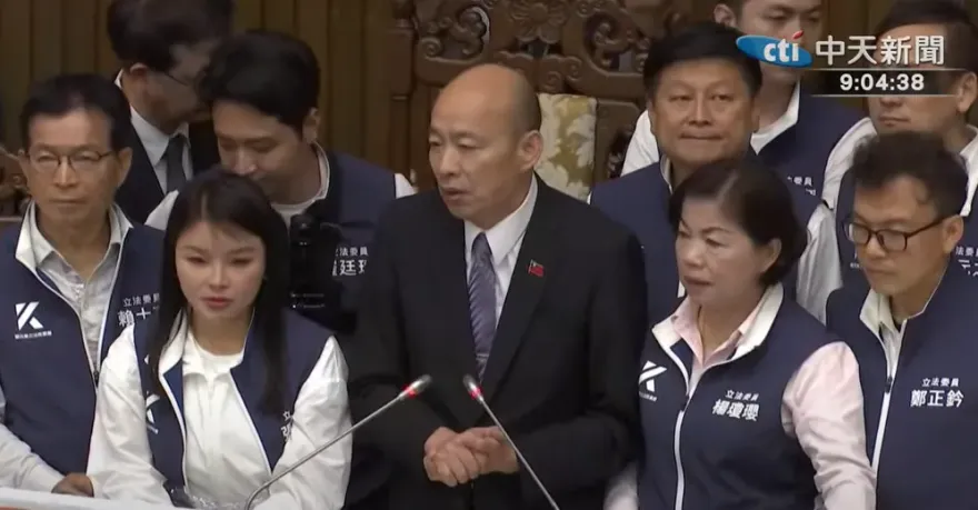 影/韓國瑜順利進議場！　慘遭民進黨「噪音攻勢」打斷發言