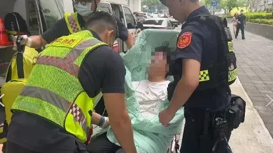 快訊/3刀男闖中捷車廂砍人！洪嫌「神情痛苦」狠勁消失哭喊：「我不想死！」