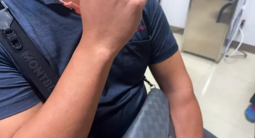 快訊/肋骨和筋都斷了！17歲高中生搭中捷遭砍　父淚崩：肺受損加護病房插管
