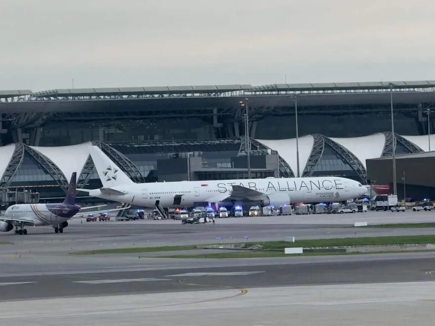 影/迫降畫面曝！新航2000年桃園空難以來第二次死亡事故　2死30傷「機艙內全是血」