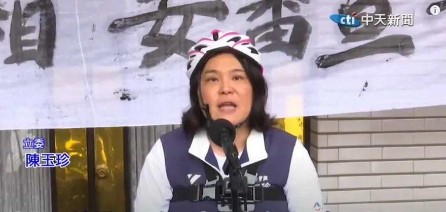 綠委們頭綁白布條寫「民主已死」　陳玉珍提3點回嗆：觸賴清德霉頭？