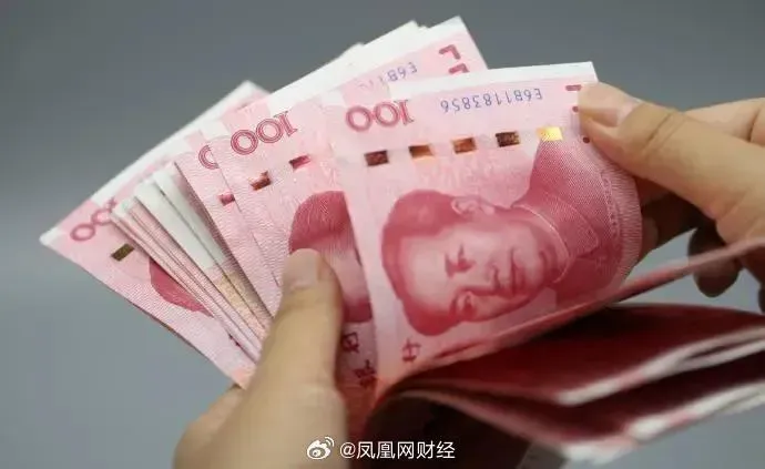 月入不足4500！陸銀行業員工遭「雪崩式」降薪　網酸：賣慘沒用