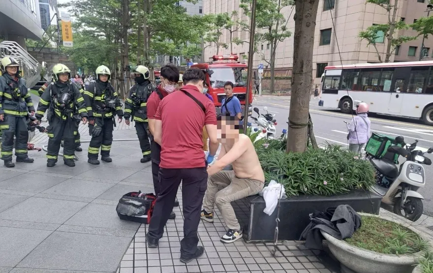 快訊/繳不出野馬跑車車貸劫車遭逮　劫車男又衝車行點火自焚燒傷