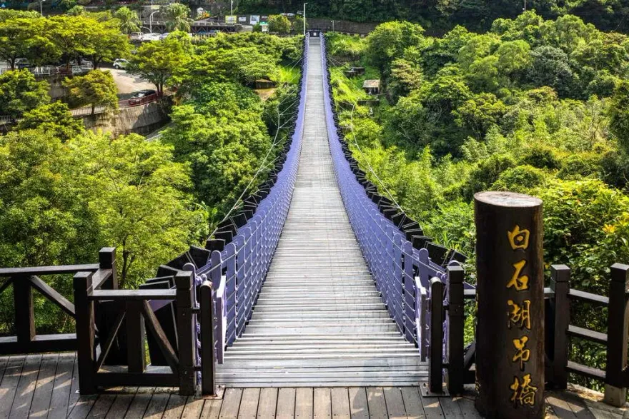快訊/網美點淪命案地！內湖白石湖吊橋下驚見男屍　警封鎖現場調查