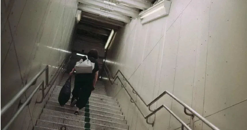 尾隨長髮短裙女…酒吧老闆硬上不認帳　一聽「第三性公關」太衝擊全招了