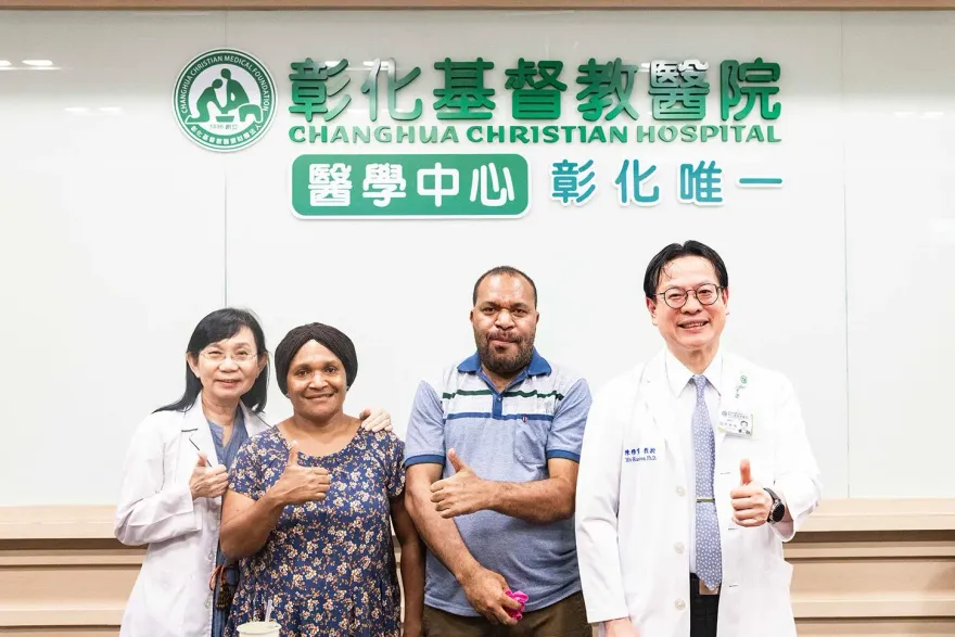 影/飛越半個地球來台治療！巴紐男罹「晚期舌癌」術後開心喝珍奶